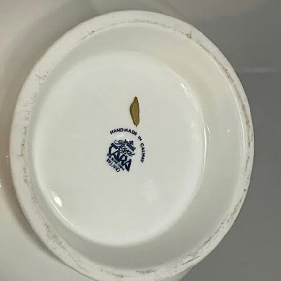 A Beautiful Vintage Royal Tara  Bone China Vase Wedding White Floral Ireland - Picture 6 of 10